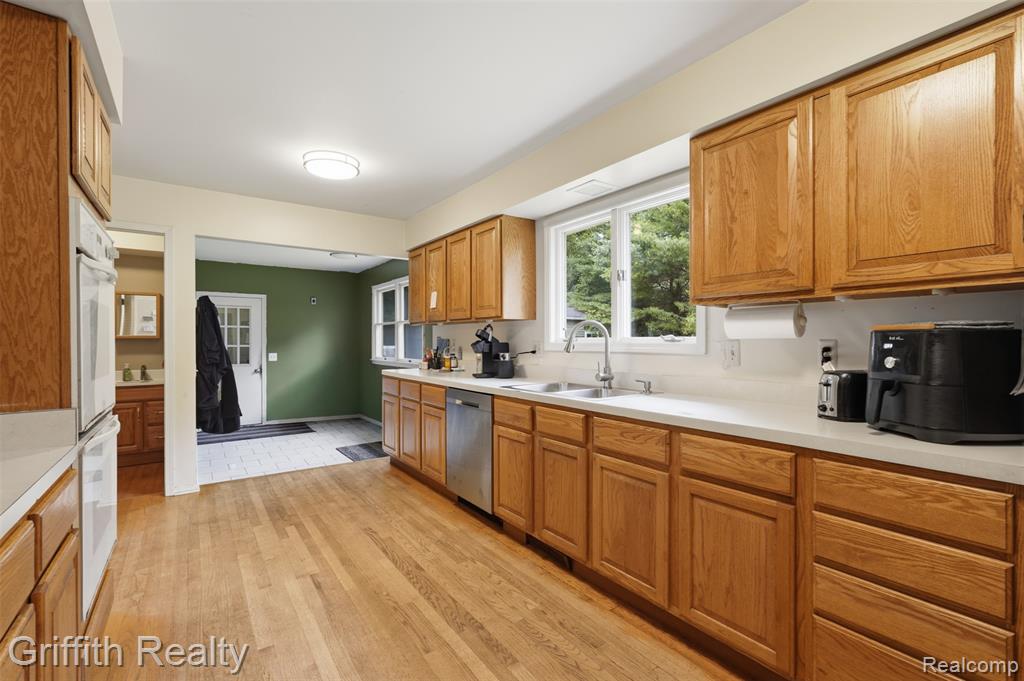 10591 Silver Lake Road, Brighton, MI 48116 — Photo 9