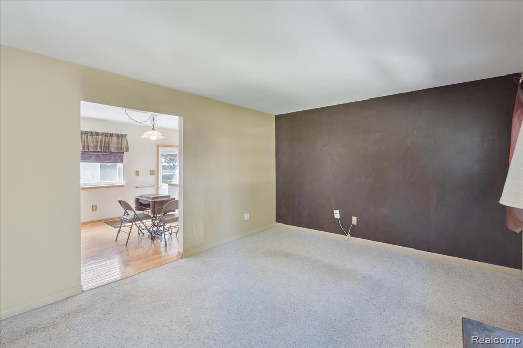 429 Cambridge Avenue, South Lyon, MI 48178 — Photo 9