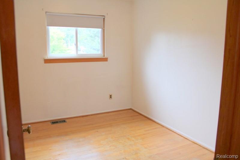 907 Farnham Avenue, Lincoln Park, MI 48146 — Photo 35