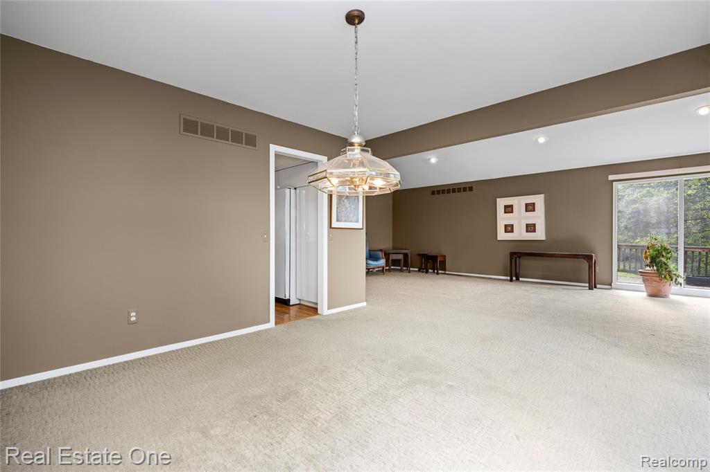 5000 Mirror Lake Court, 19, West Bloomfield, MI 48323 — Photo 15