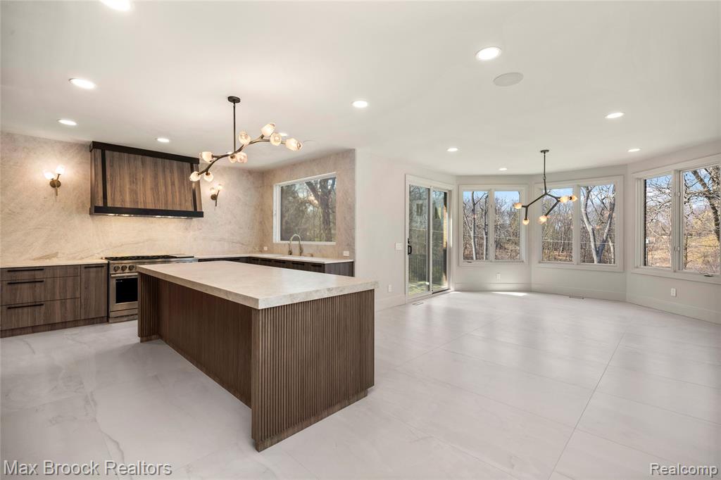 1888 W Tahquamenon Court, Bloomfield Hills, MI 48302 — Photo 12