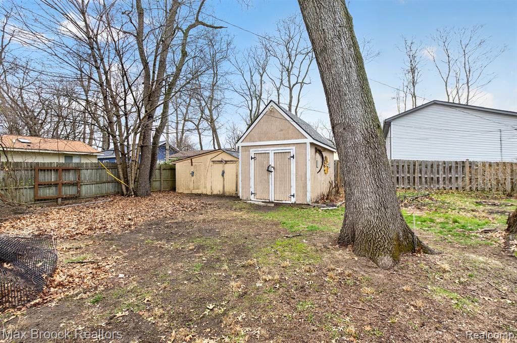9024 MANDON Road, White Lake, MI — Photo 31