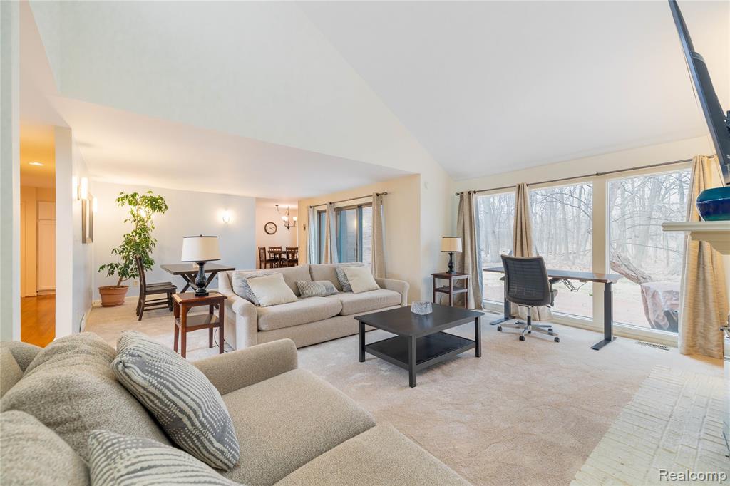 9422 Hawthorne Glen Drive, Grosse Ile, MI 48138 — Photo 14