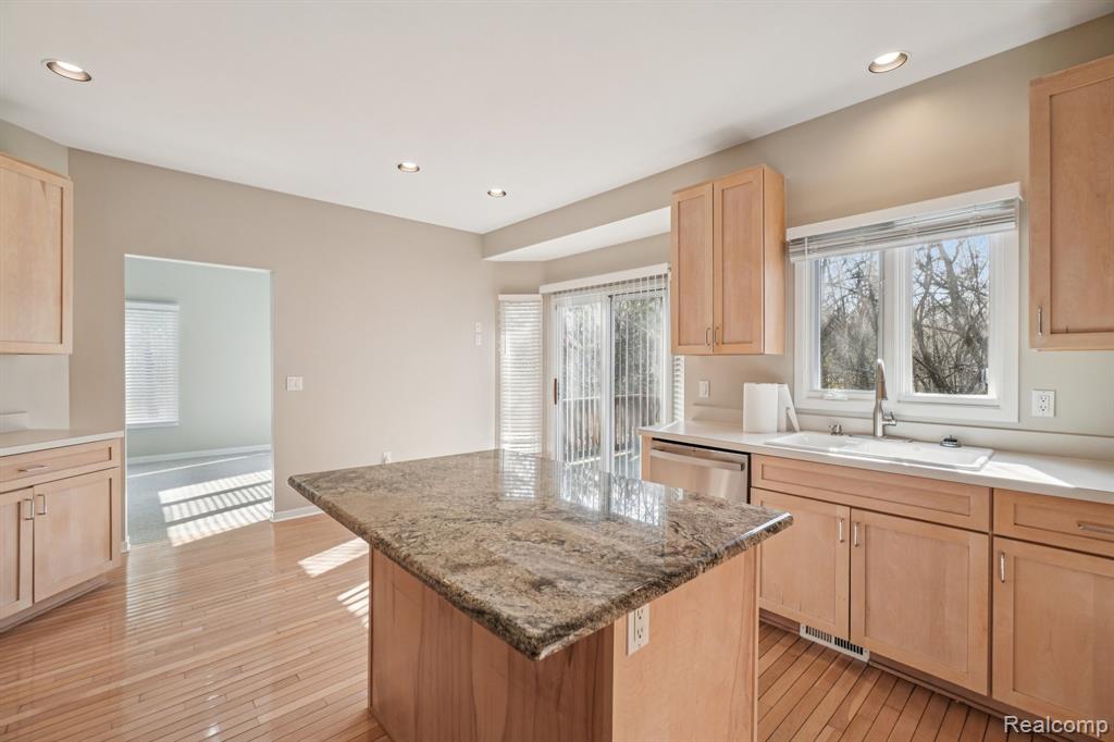 7366 Crackling Creek Circle, 1, West Bloomfield, MI — Photo 9