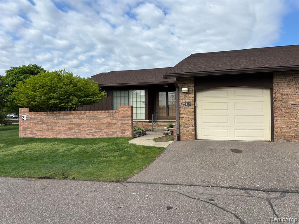 26411 SUMMERDALE Drive, Southfield, MI 48033 — front exterior