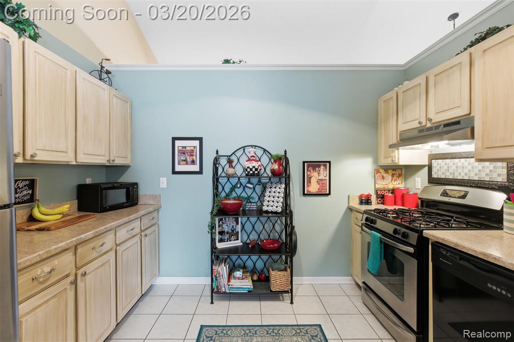 42925 N Hampton Drive, Sterling Heights, MI 48314 — Photo 13