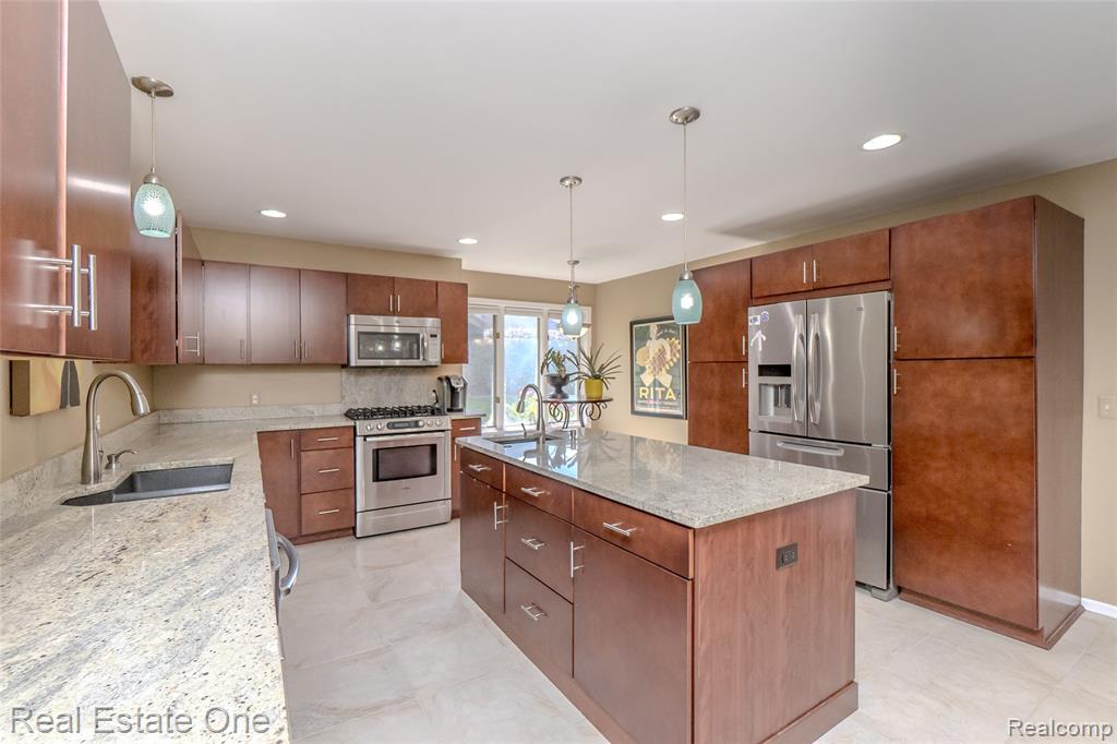 4575 Fairway Court, Waterford, MI 48328 — Photo 35