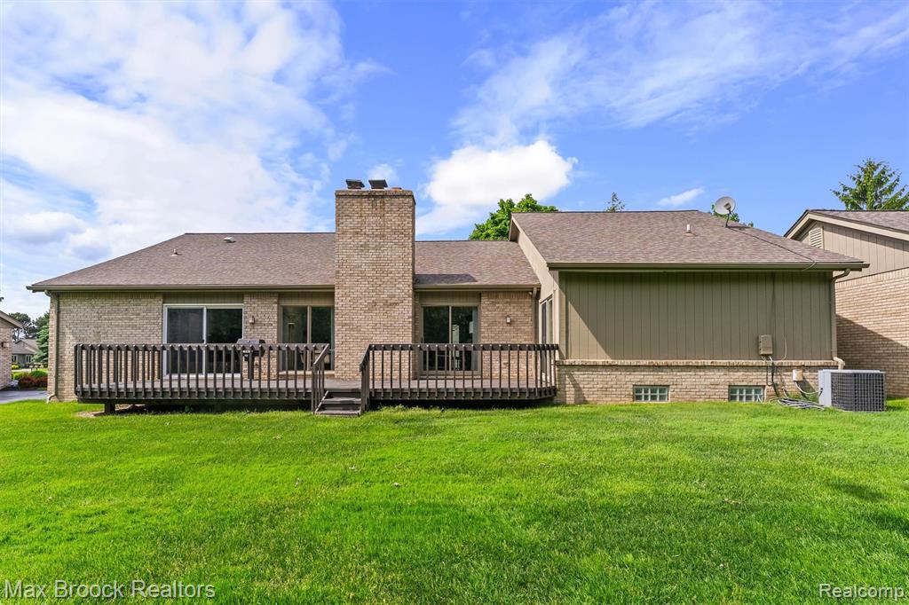 5725 Ridgewood Road, West Bloomfield, MI — Photo 35