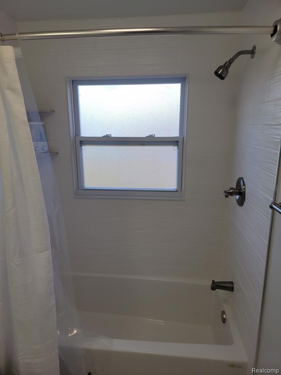 614 E 13 MILE Road, Royal Oak, MI 48073 — Photo 24