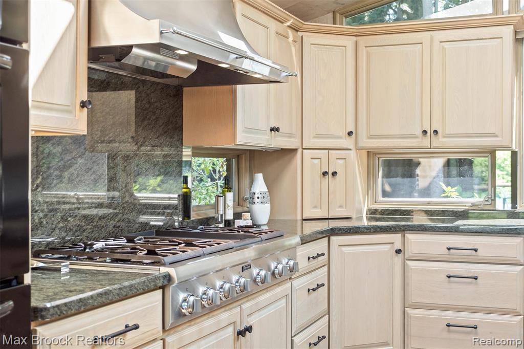 3333 W Shore Drive, Orchard Lake Village, MI 48324 — Photo 23