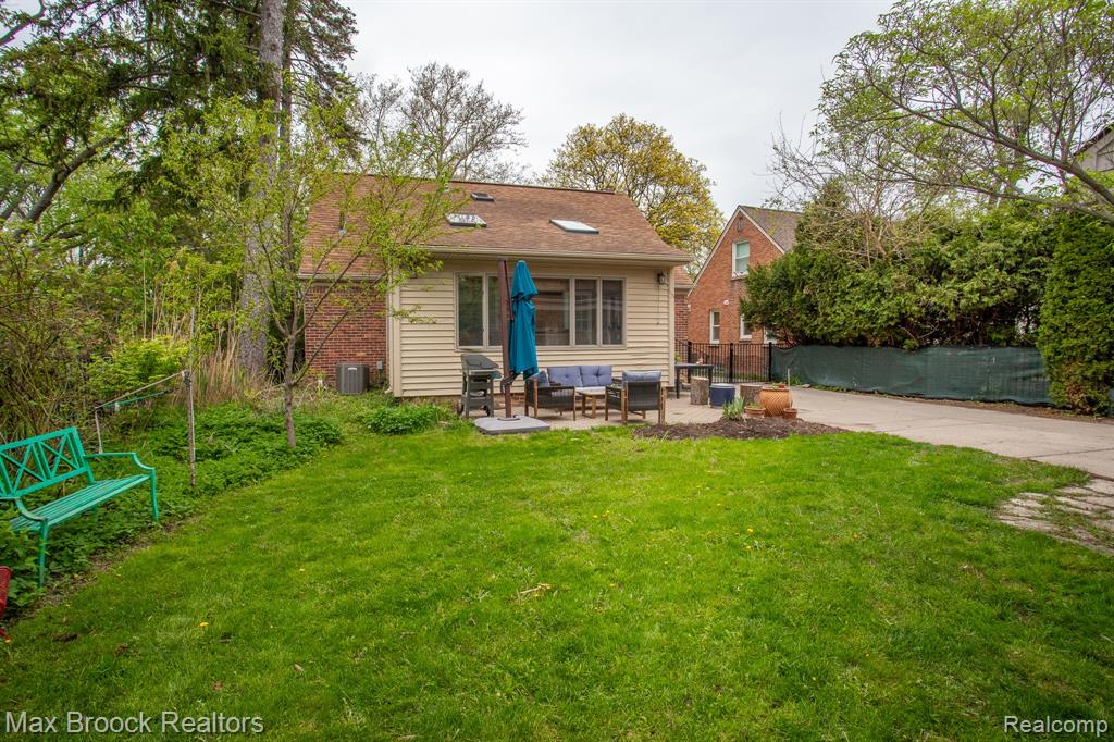 12769 Lasalle Lane, Huntington Woods, MI — Photo 57