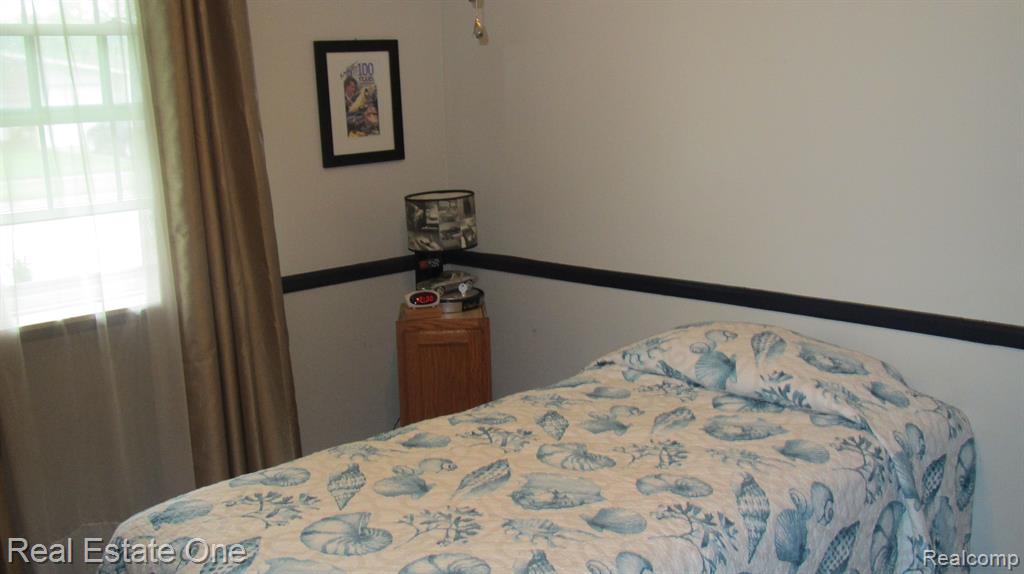 669 S HAWTHORNE Street, Westland, MI 48186 — Photo 14