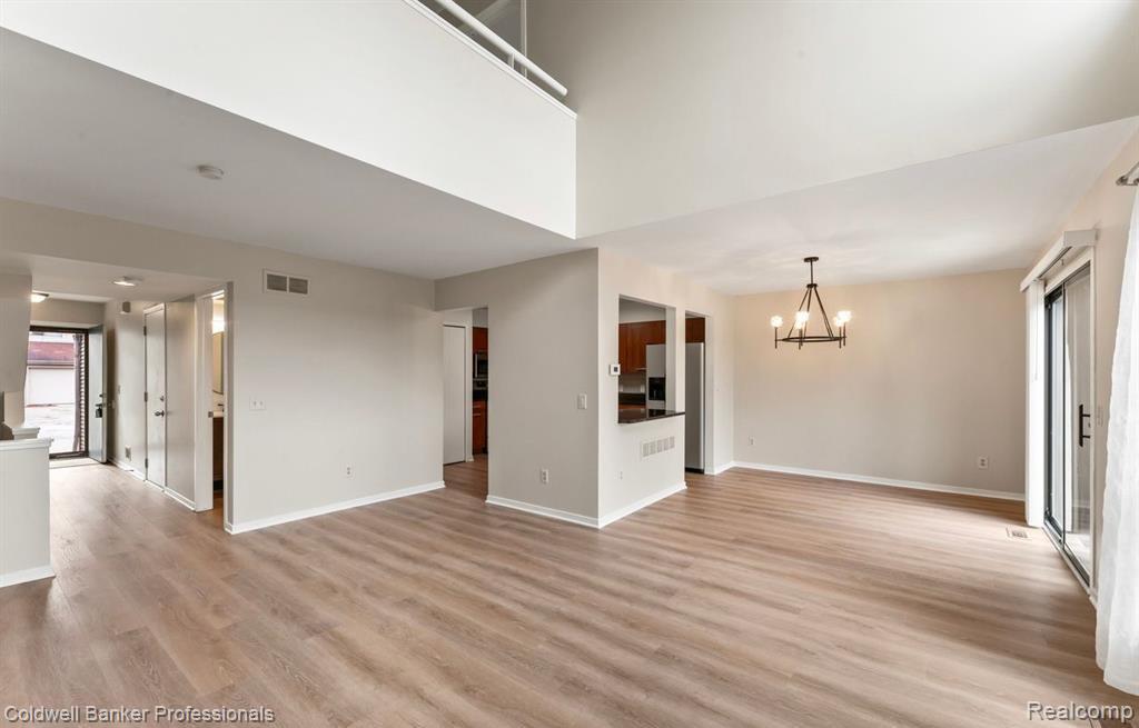 708 Preston Court, Rochester Hills, MI 48307 — Photo 6