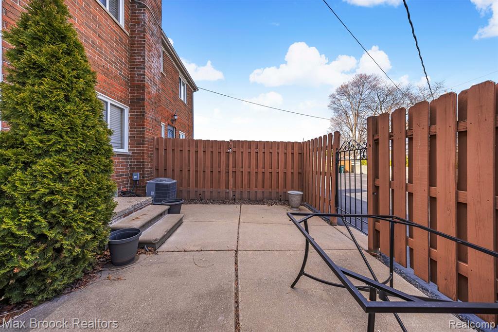4822 MANSFIELD Avenue, Royal Oak, MI 48073 — Photo 25