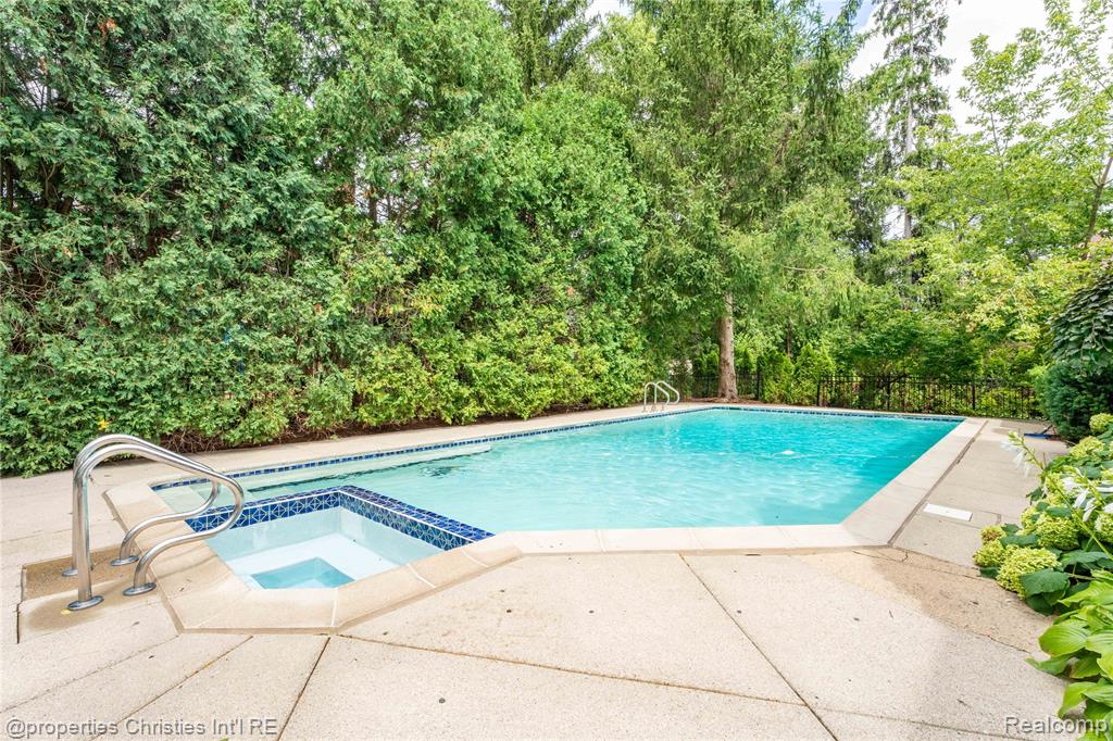 4768 Wendrick Drive, West Bloomfield, MI 48323 — Photo 9