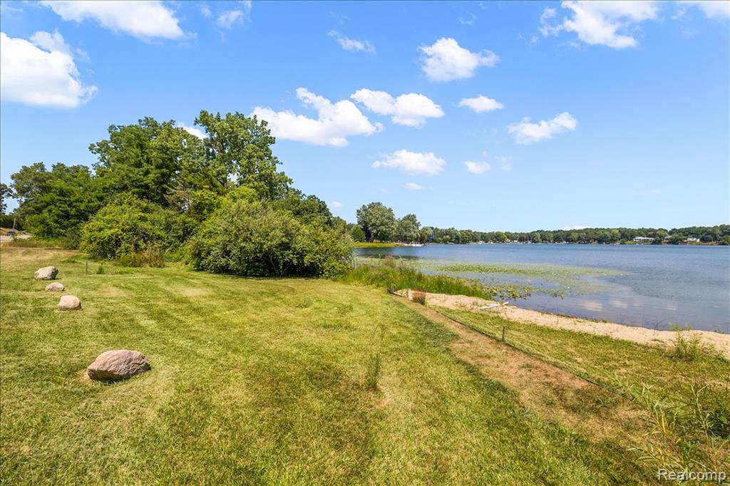 2770 Bogie Lake Road, White Lake, MI — Photo 12