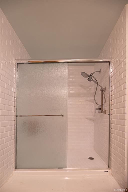 6855 Lyons Road, Imlay City, MI 48444 — Photo 27