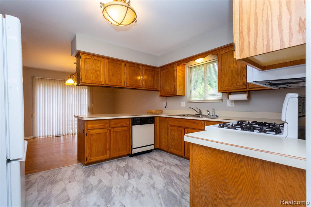 53395 Andrew Circle, New Baltimore, MI 48047 — Photo 13