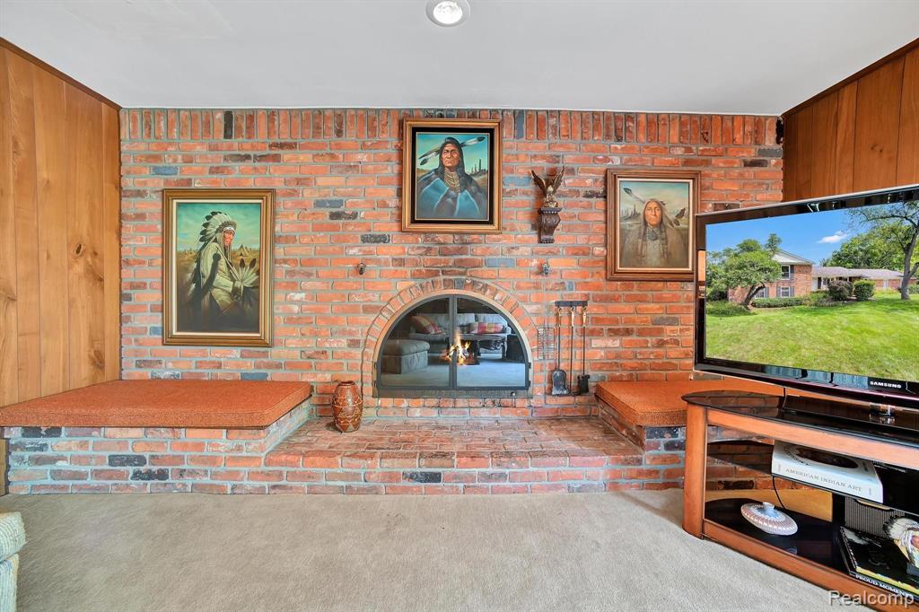 530 WHITEHALL Road, Bloomfield Hills, MI 48304 — Photo 24