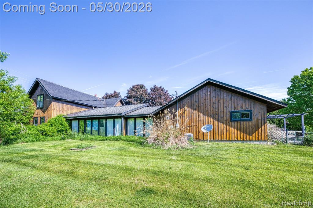 2730 N Hickory Ridge Road, Highland, MI — Photo 2