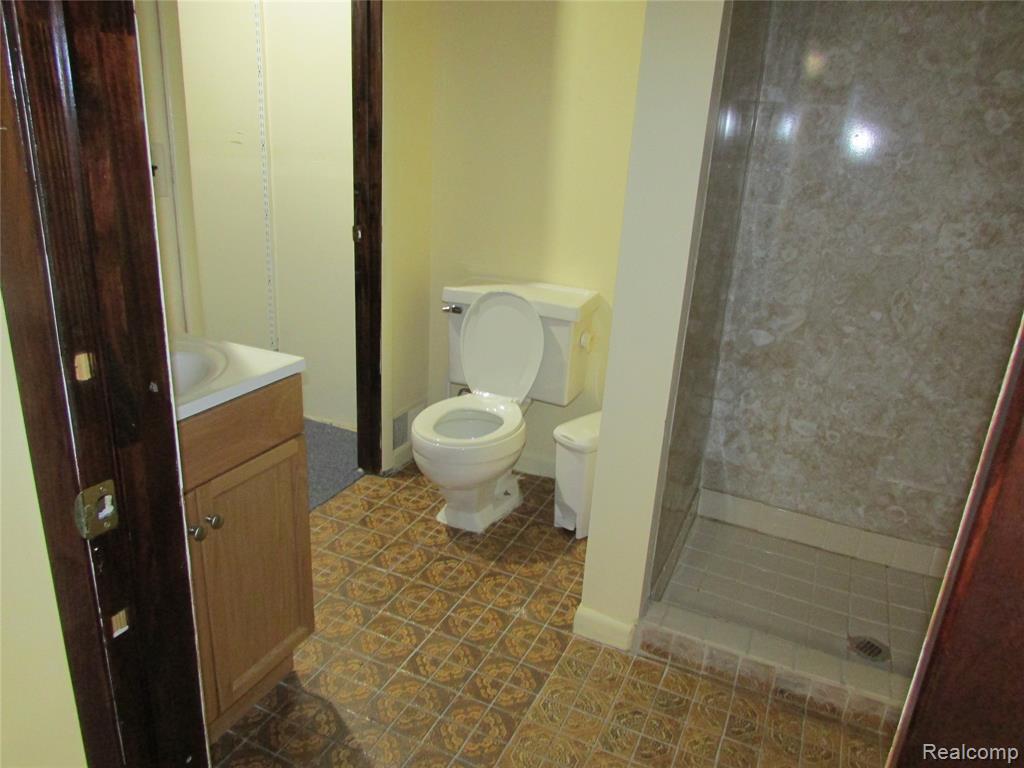 8590 N CANTON CENTER Road, Canton, MI 48187 — Photo 9