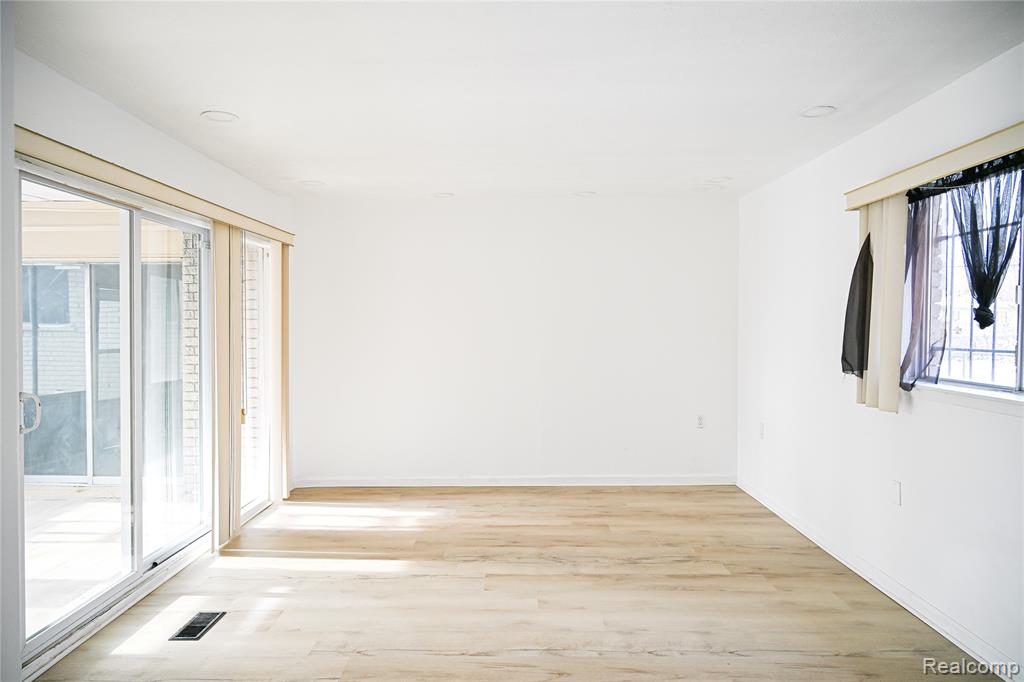 4056 Fox Street, Inkster, MI 48141 — Photo 12
