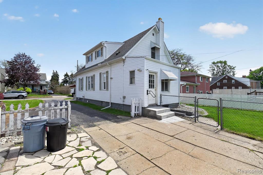 1070 1st Street, Wyandotte, MI 48192 — Photo 2