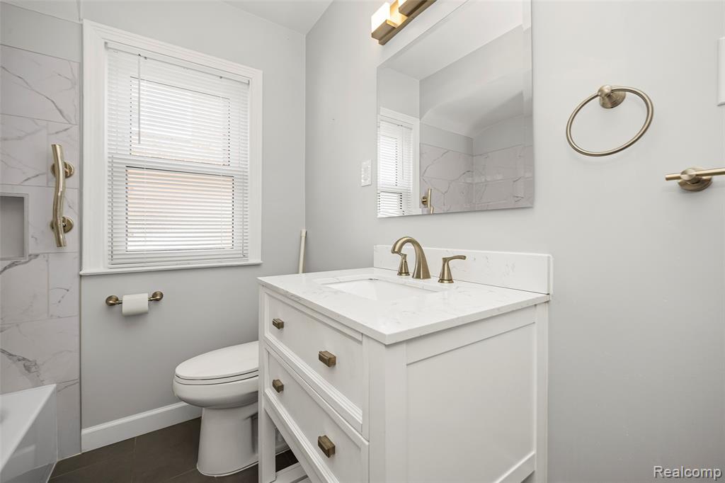 26021 Berkley Avenue, Huntington Woods, MI — Photo 15