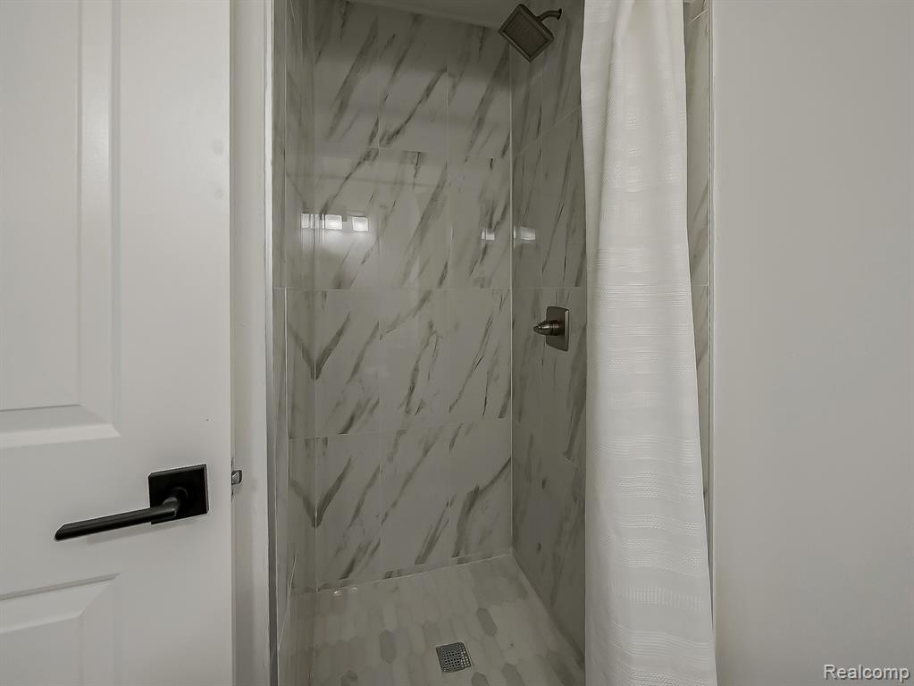 2957 MOON LAKE DR Drive, West Bloomfield, MI 48323 — Photo 12