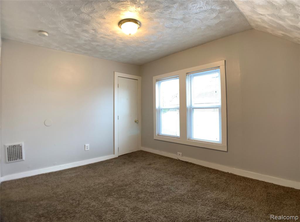 70 S Jessie Street, Pontiac, MI 48342 — Photo 13