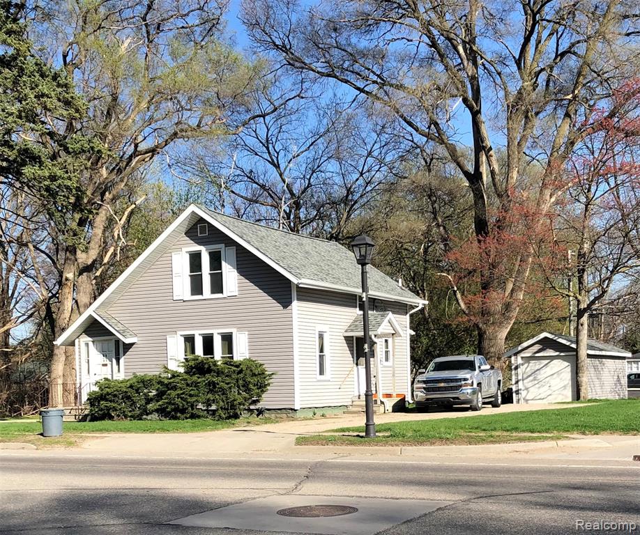 427 S State Street Street, Caro, MI 48723 — Photo 2
