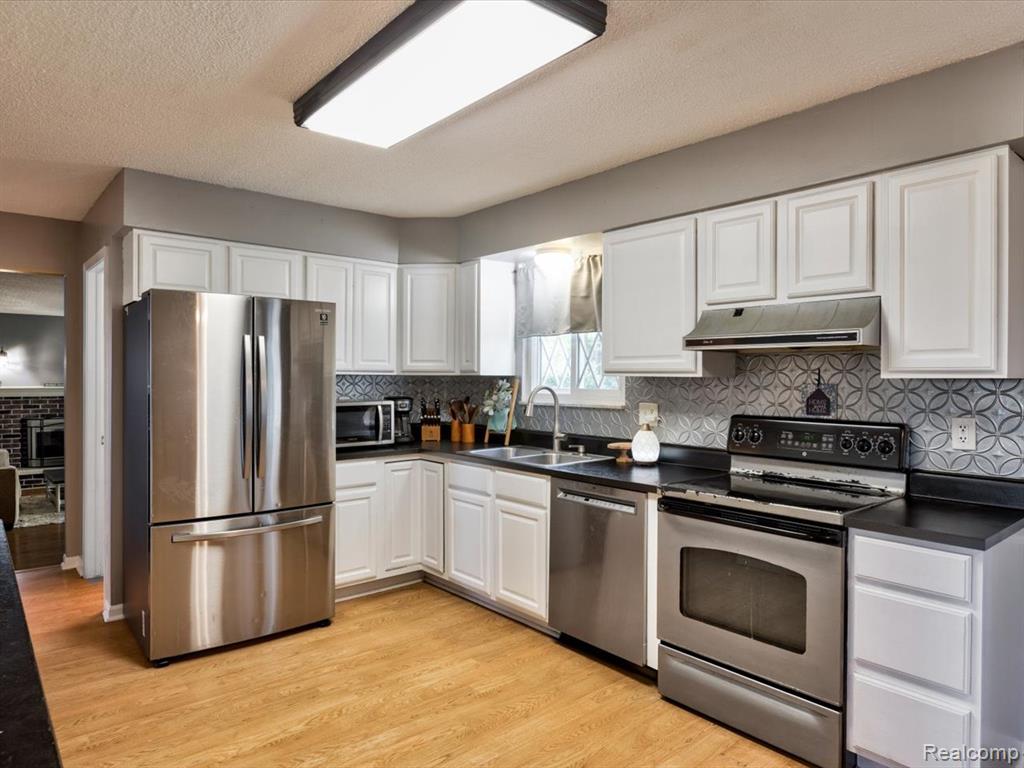 311 Collard Drive, Marysville, MI 48040 — Photo 14