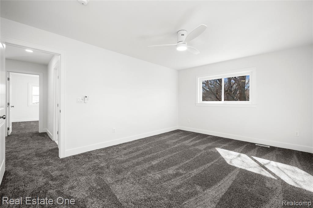 5742 Springwater Lane, West Bloomfield, MI — Photo 38