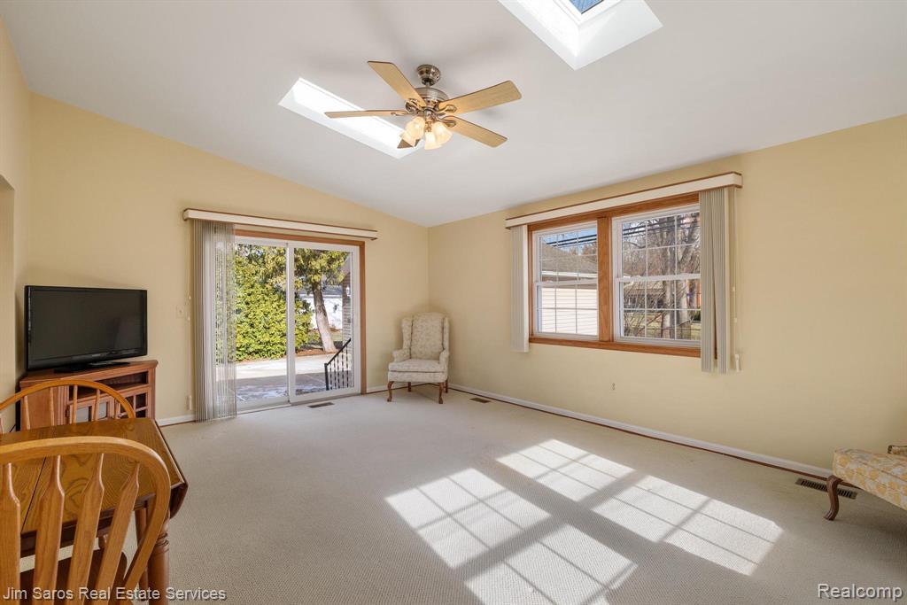 1210 Fairholme Road, Grosse Pointe Woods, MI 48236 — Photo 9