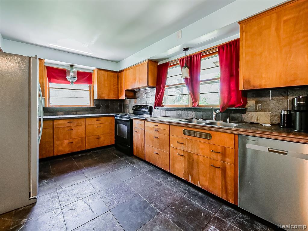 9745 MARSHALL Road, South Lyon, MI 48178 — Photo 9