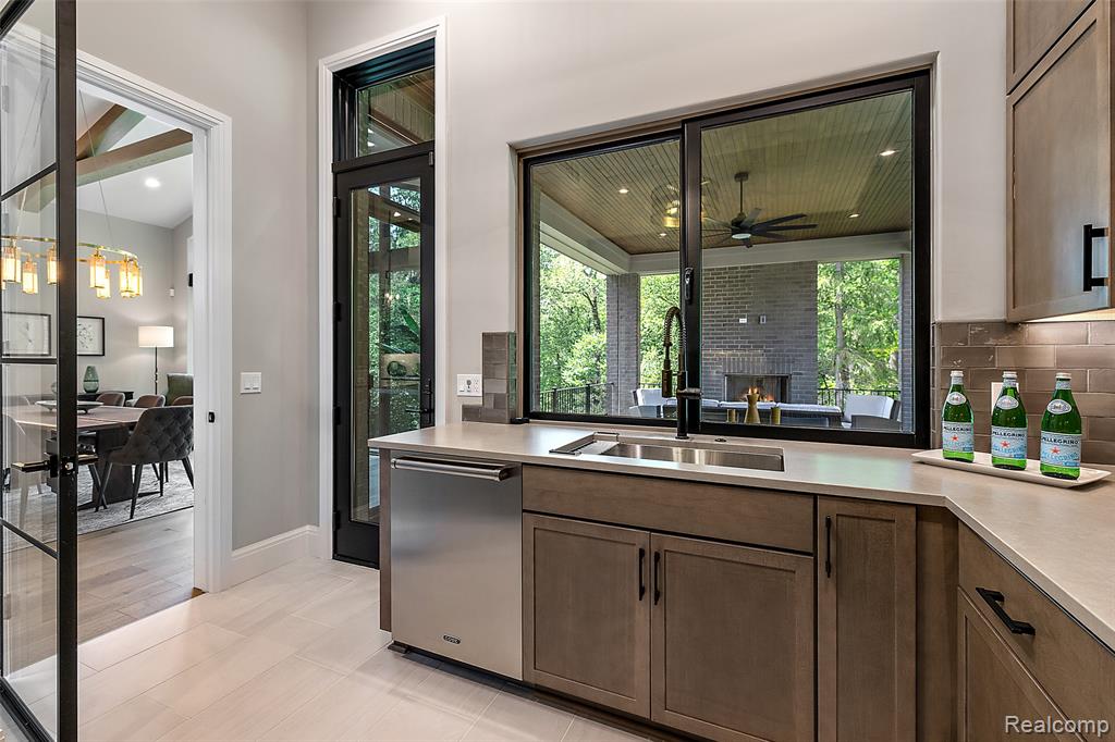 3268 Willis Drive, Oakland, MI, 48306