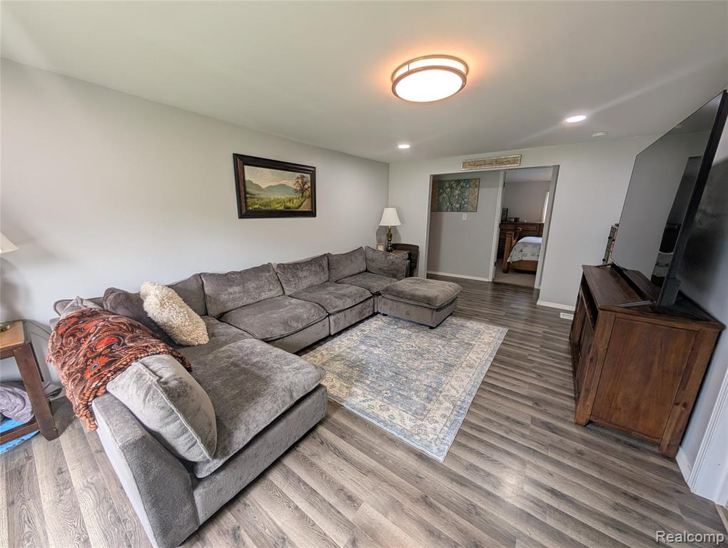 9032 Deering Street, Livonia, MI 48150 — Photo 4
