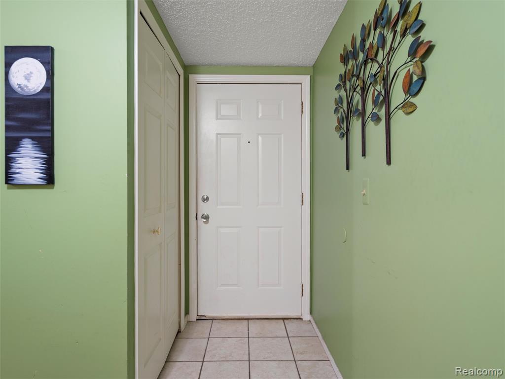 4970 Oak Hill Drive, Waterford, MI 48329 — Photo 2