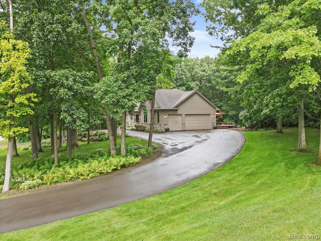 15301 Oak Hollow Drive, Holly, MI 48442 — Photo 55