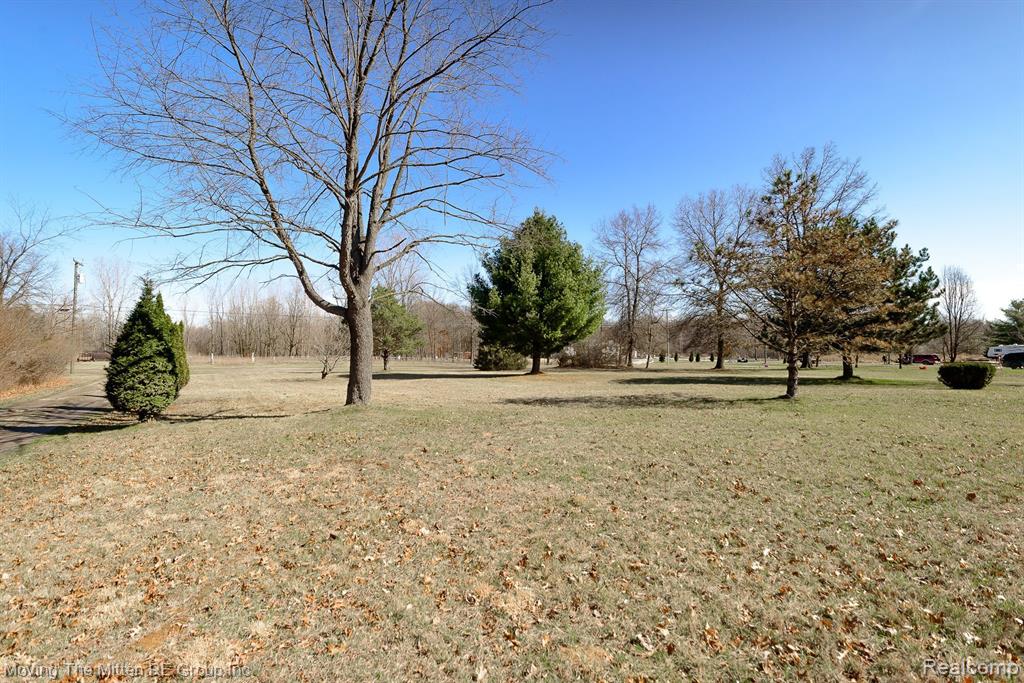 46901 EXECUTIVE Drive, Belleville, MI 48111 — Photo 32