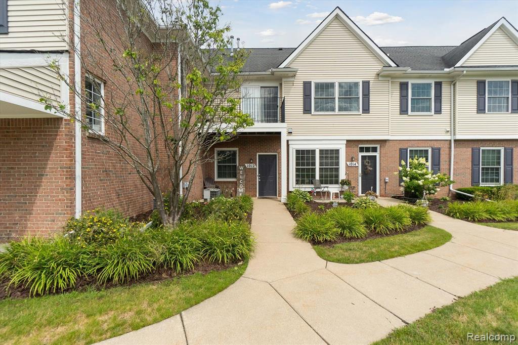 1012 SHIAWASSEE Circle, Howell, MI 48843 — Photo 3