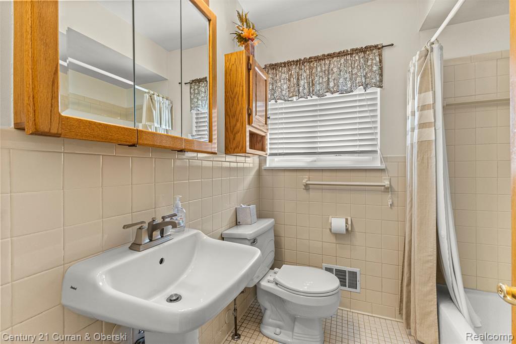 6106 N Charlesworth Street, Dearborn Heights, MI 48127 — Photo 15