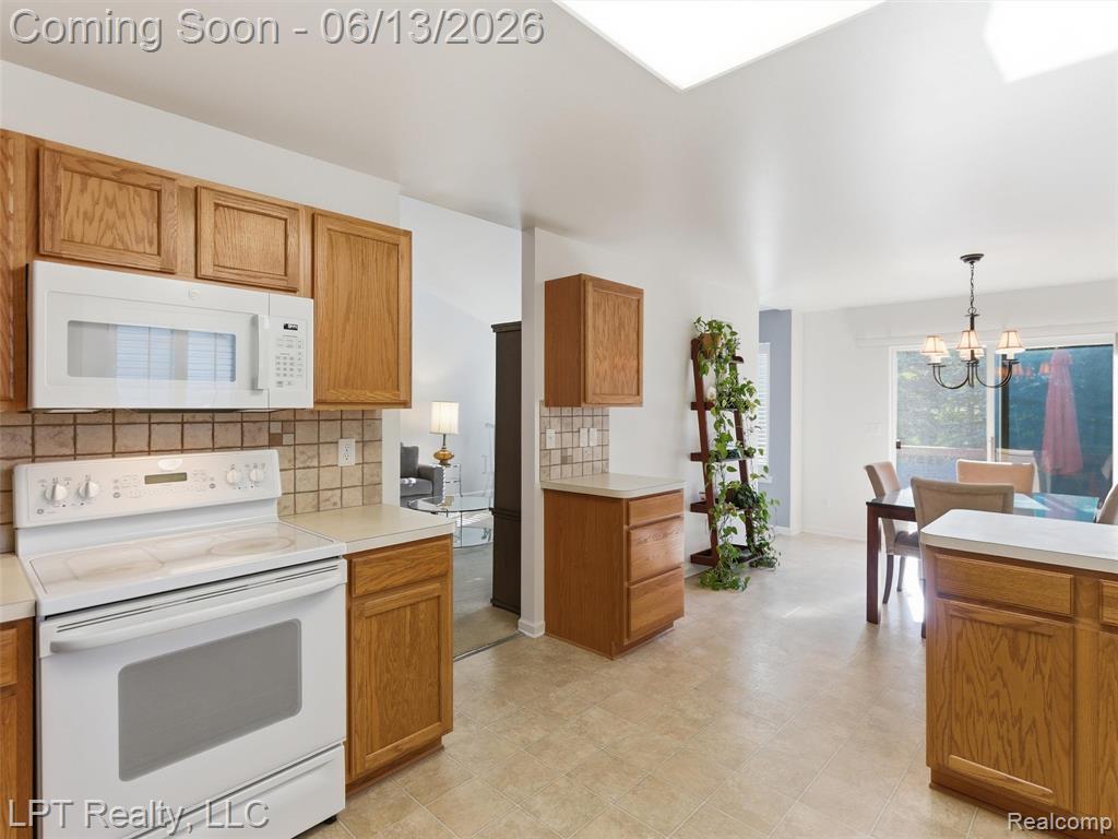 7035 Iris Court, Grand Blanc, MI 48439 — Photo 17
