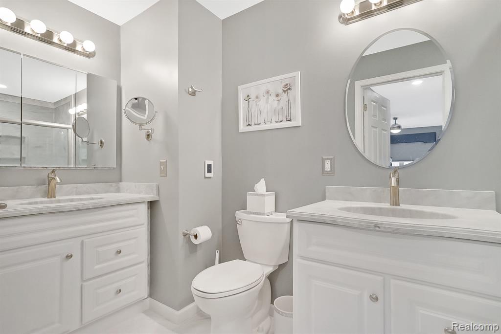 611 VILLAGE Lane, Milford, MI 48381 — Photo 17