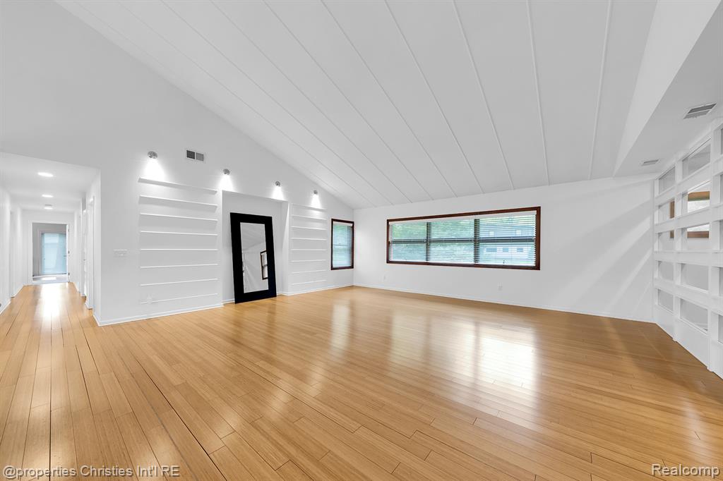 561 Yorkton Lane, Bloomfield Hills, MI 48304 — Photo 9