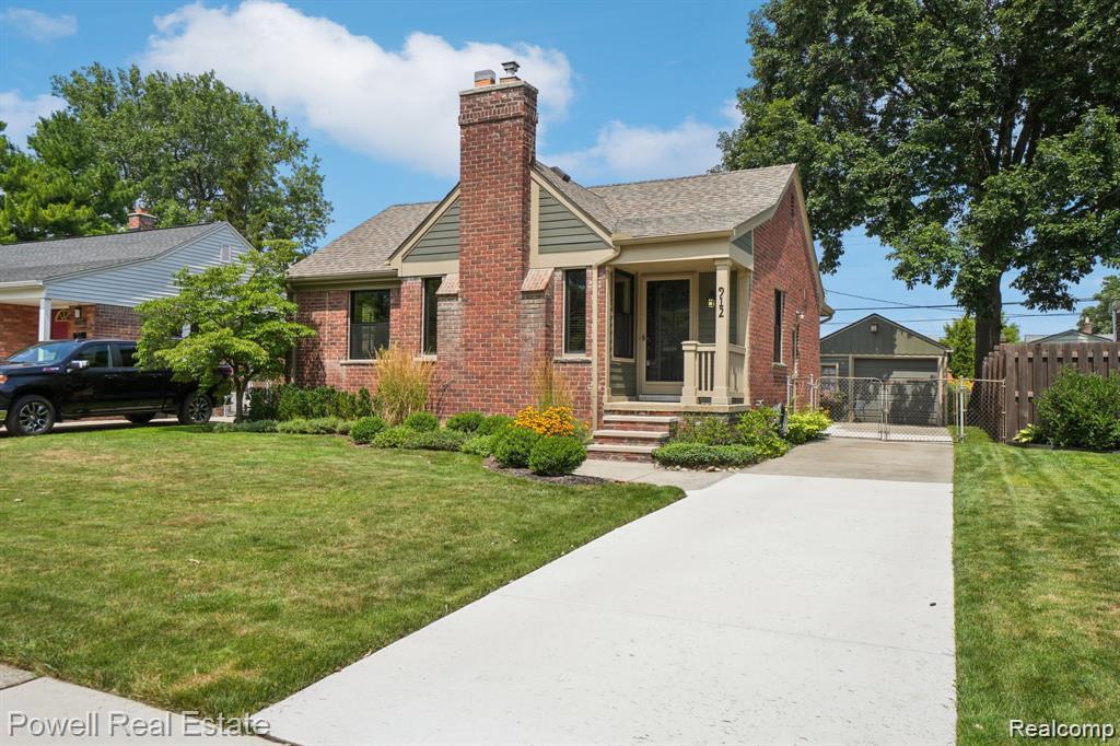 912 Cedarhill Drive, Royal Oak, MI 48067 — Photo 2