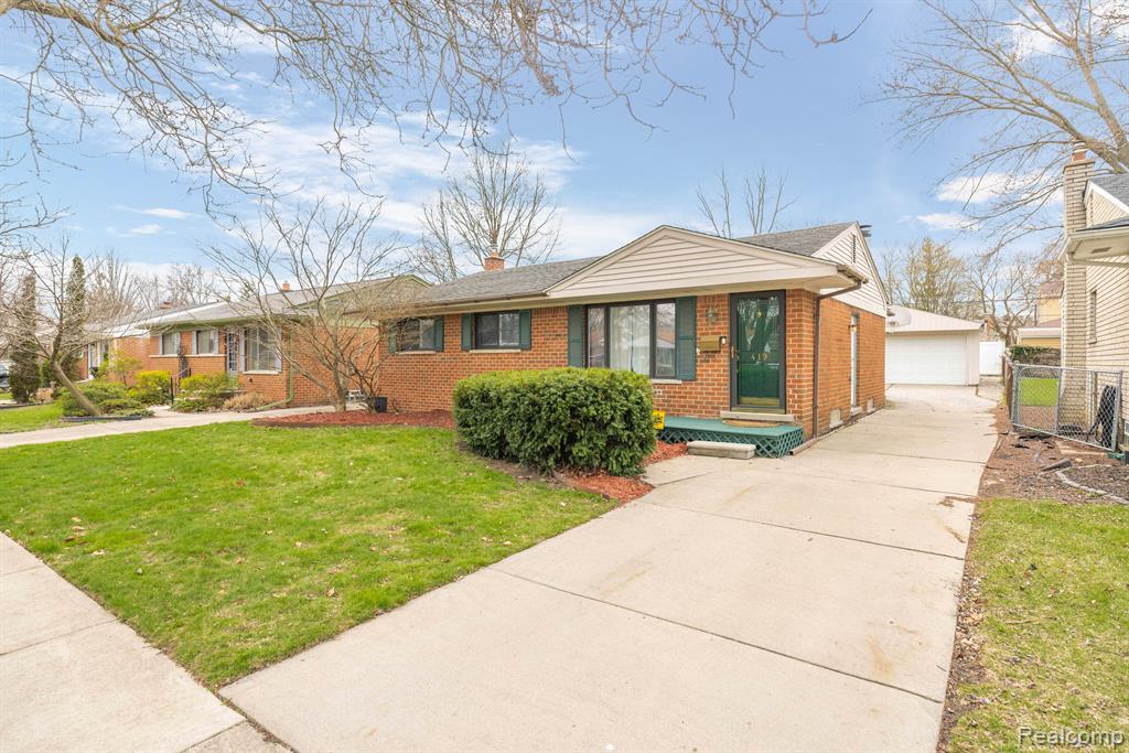 419 N WEBIK Avenue, Clawson, MI — Photo 2