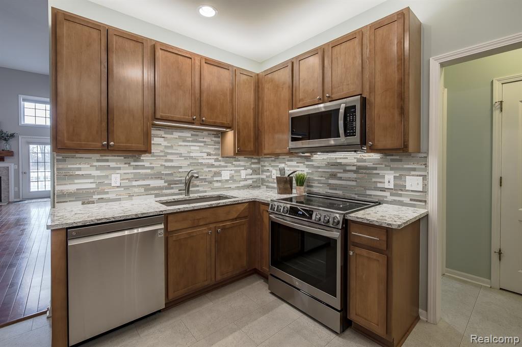 5710 Pinecroft Court, Clarkston, MI — Photo 14