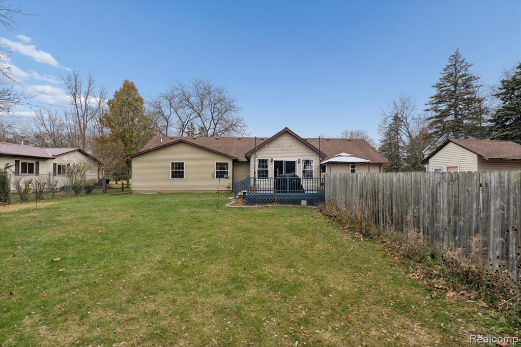 8474 Wesley Drive, Flushing, MI 48433 — Photo 48