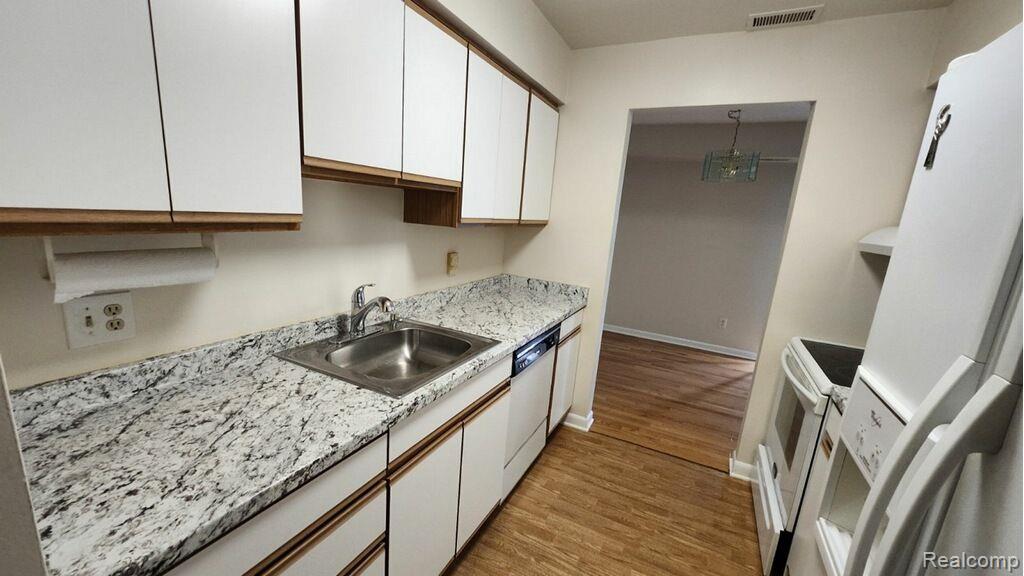30060 W 12 MILE Road, 89, Farmington Hills, MI 48334 — Photo 8